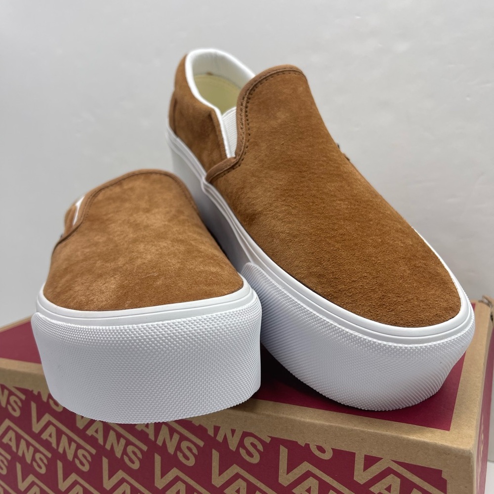 Vans Classic Slip-On Stackform
Nubuck Chipmunk
VN000CN1GWT Platform Sneakers - Picture 3 of 16